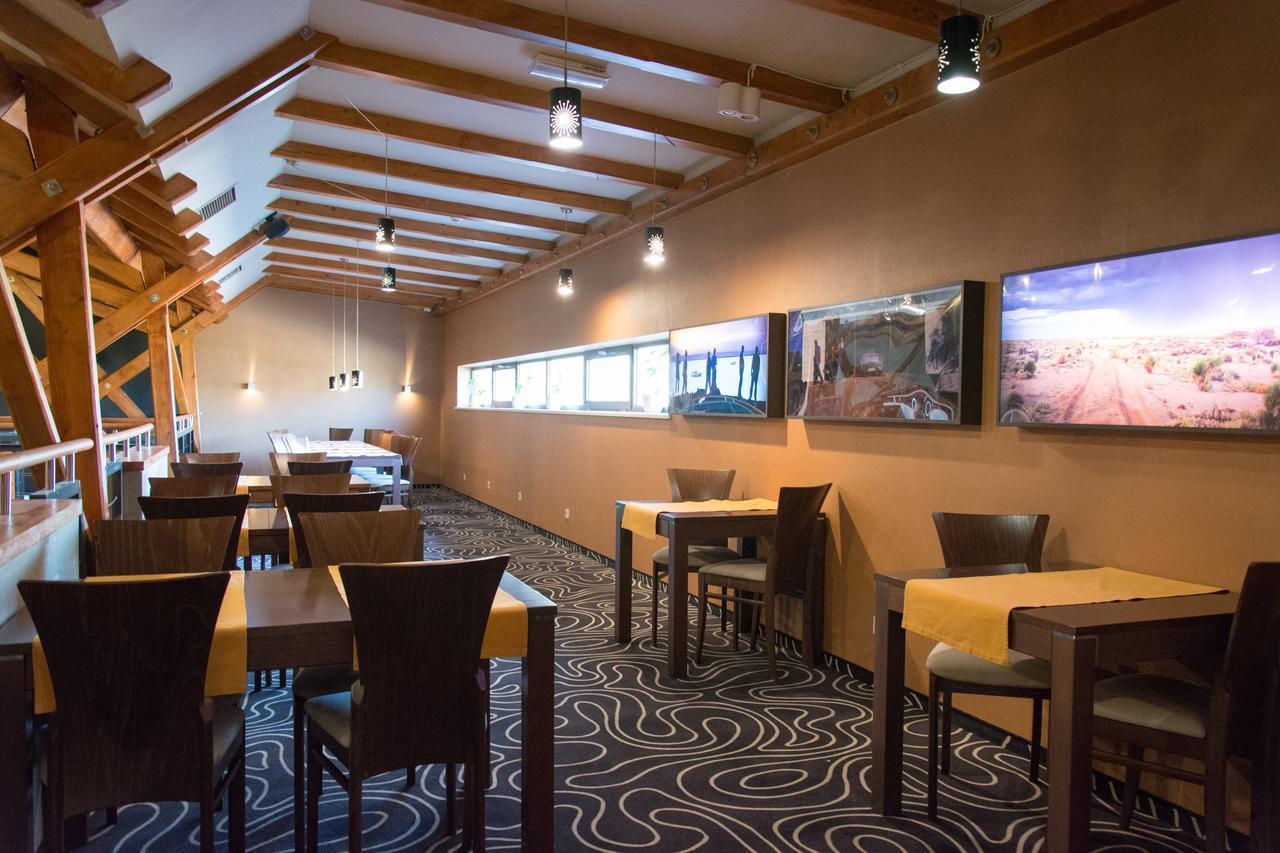 ホテル Kukubara Bowling Center Myszków エクステリア 写真