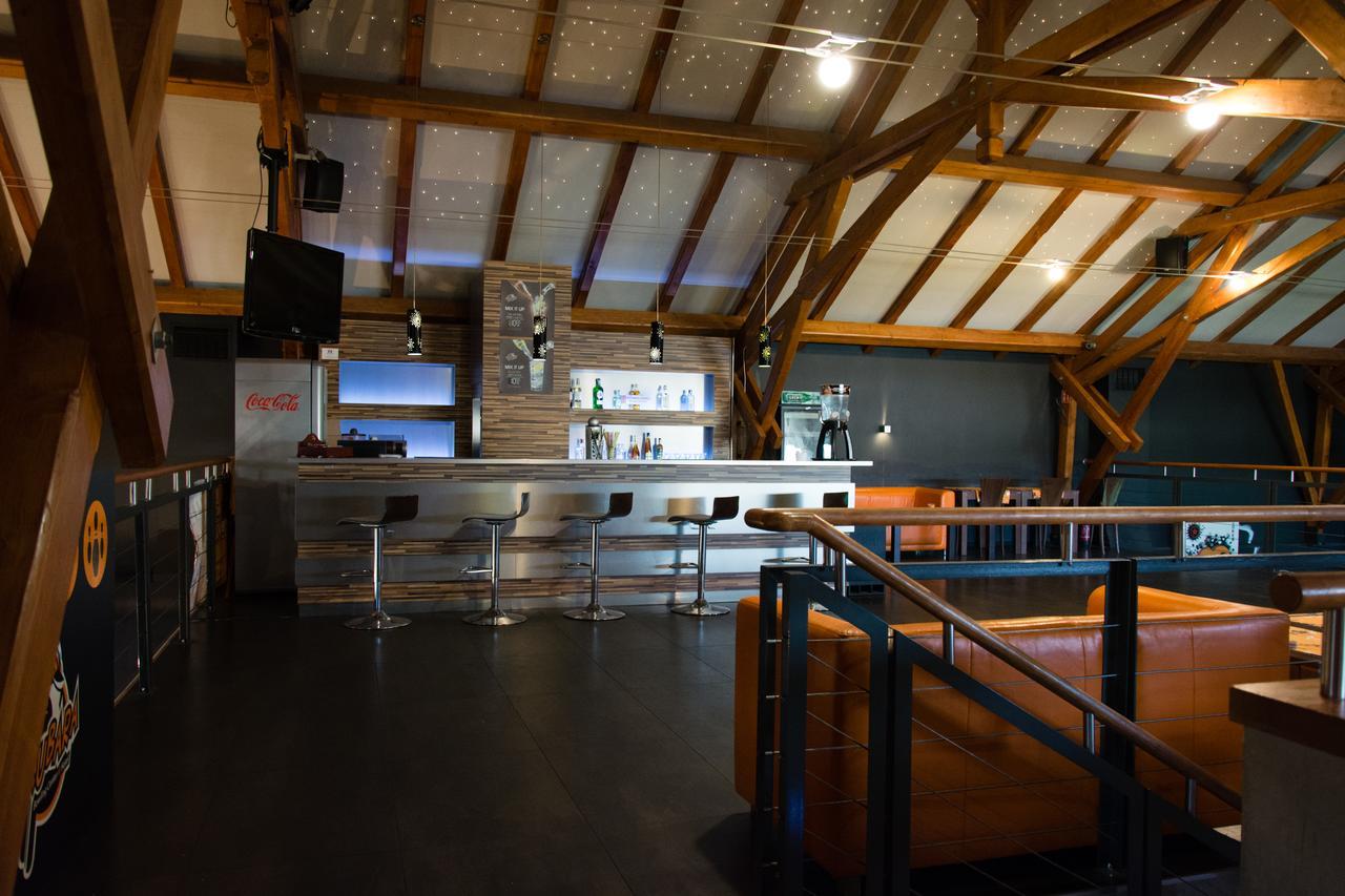 ホテル Kukubara Bowling Center Myszków エクステリア 写真