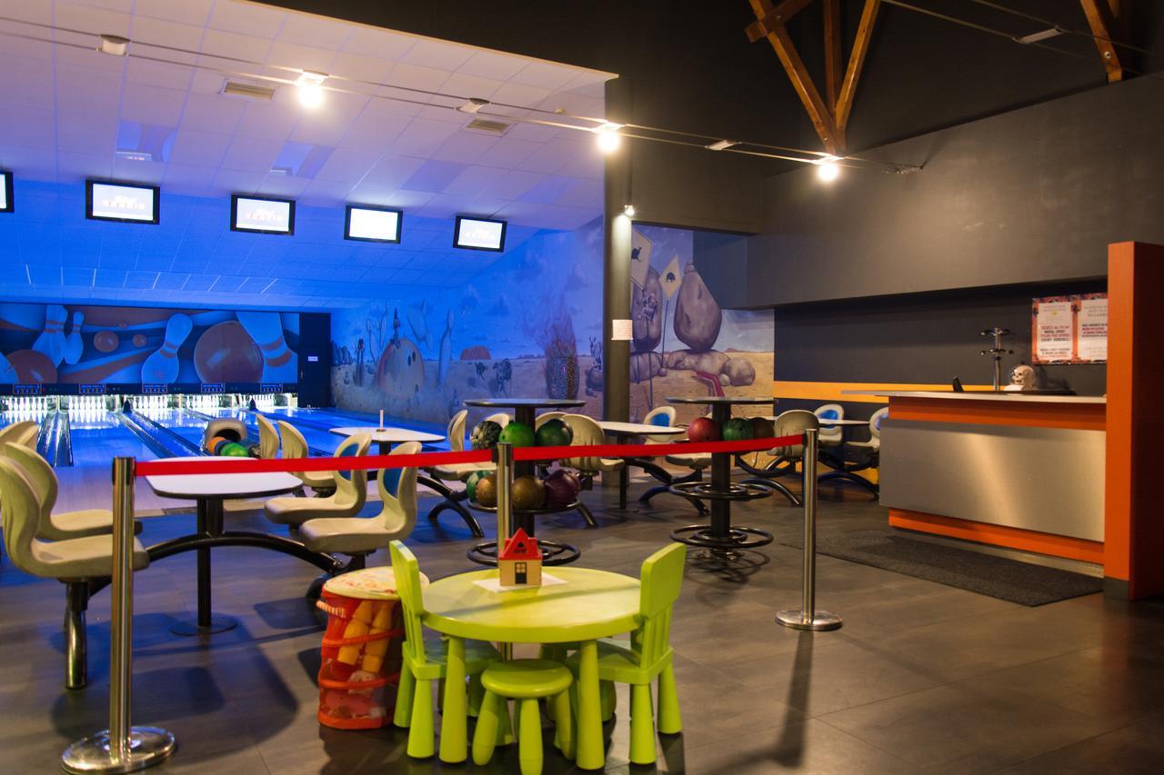 ホテル Kukubara Bowling Center Myszków エクステリア 写真